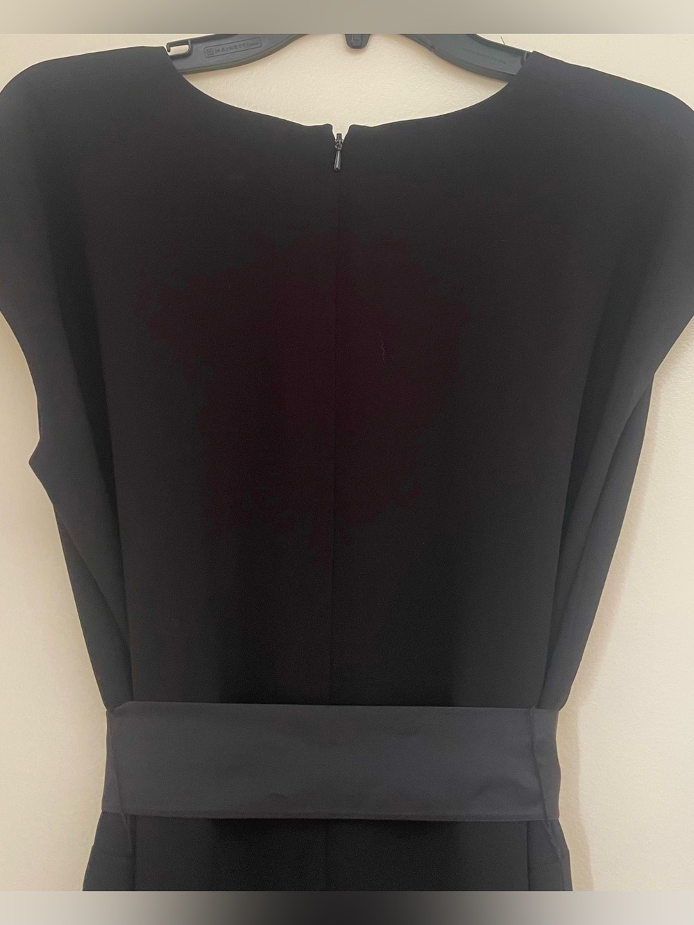 ANNE KLEIN
Ivory
Black
V-Neck
Sleeveless
Midi Dress with
Satin Waist Tie
12 - Picture 5 of 8
